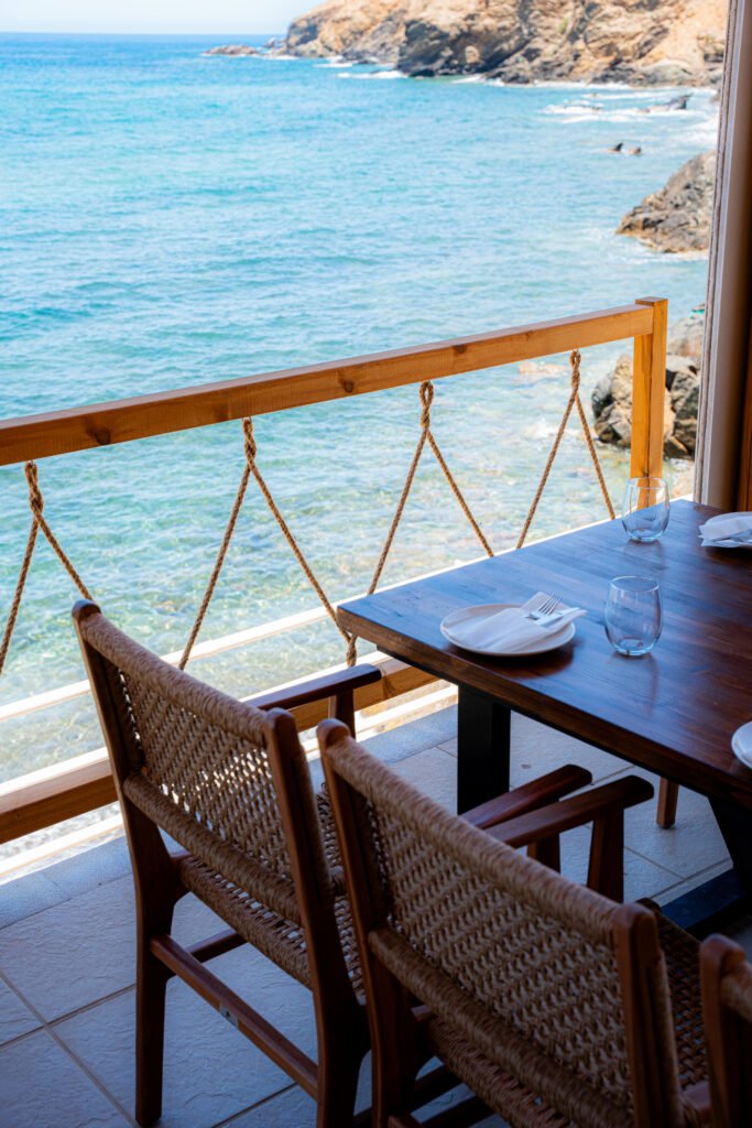 SECTION 2 image DUSK Restaurant - table with aesthetic sea view